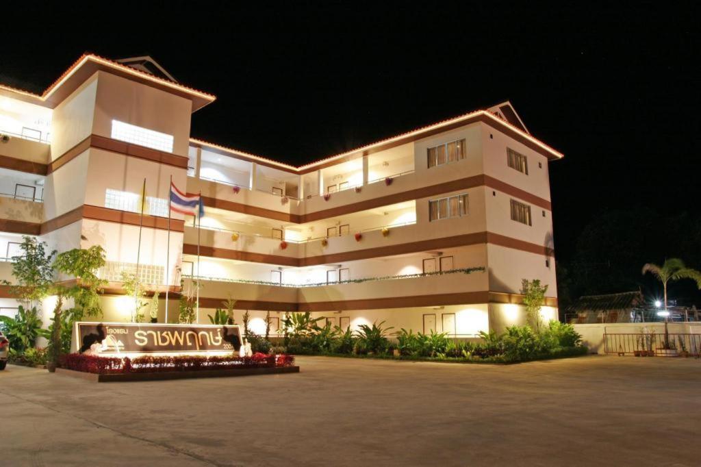 Ratchaphruek 2007 Hotel Chom Thong Exterior photo