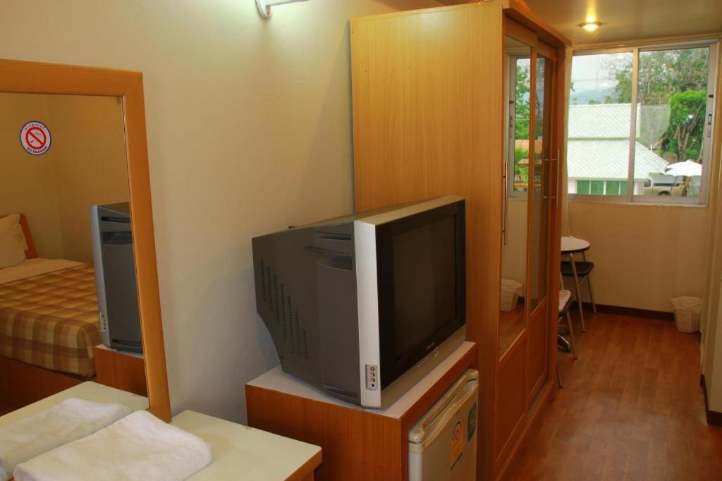 Ratchaphruek 2007 Hotel Chom Thong Exterior photo