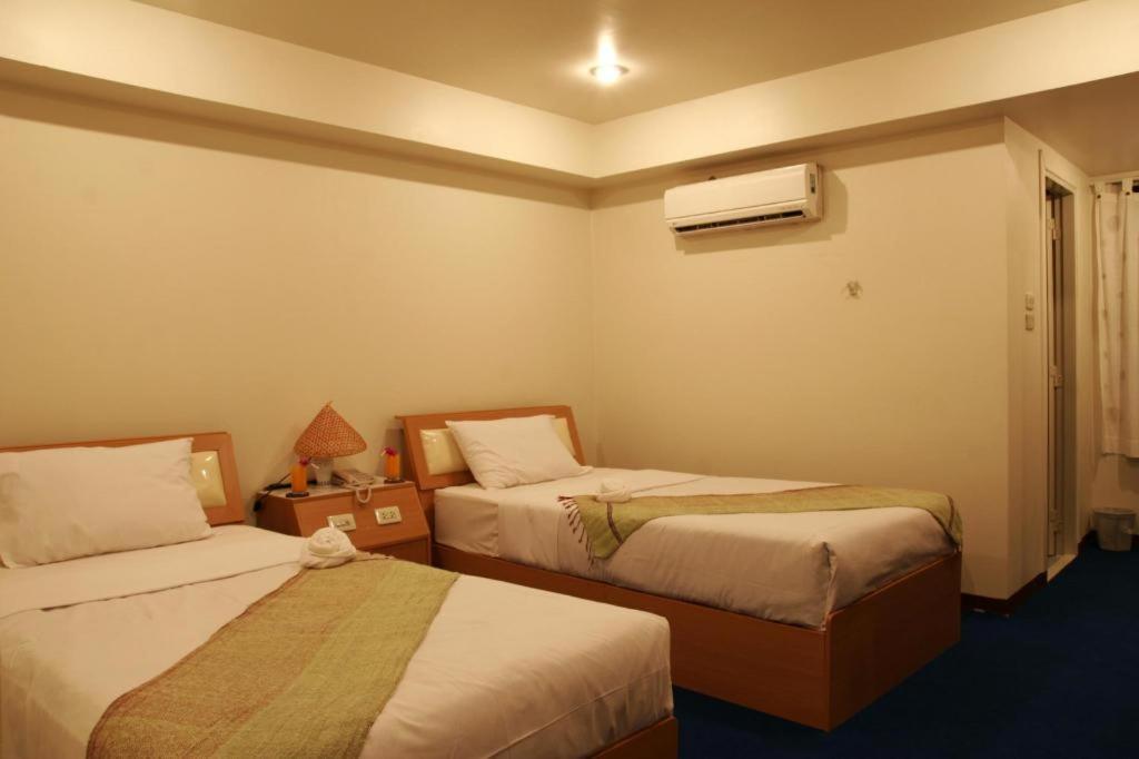 Ratchaphruek 2007 Hotel Chom Thong Exterior photo